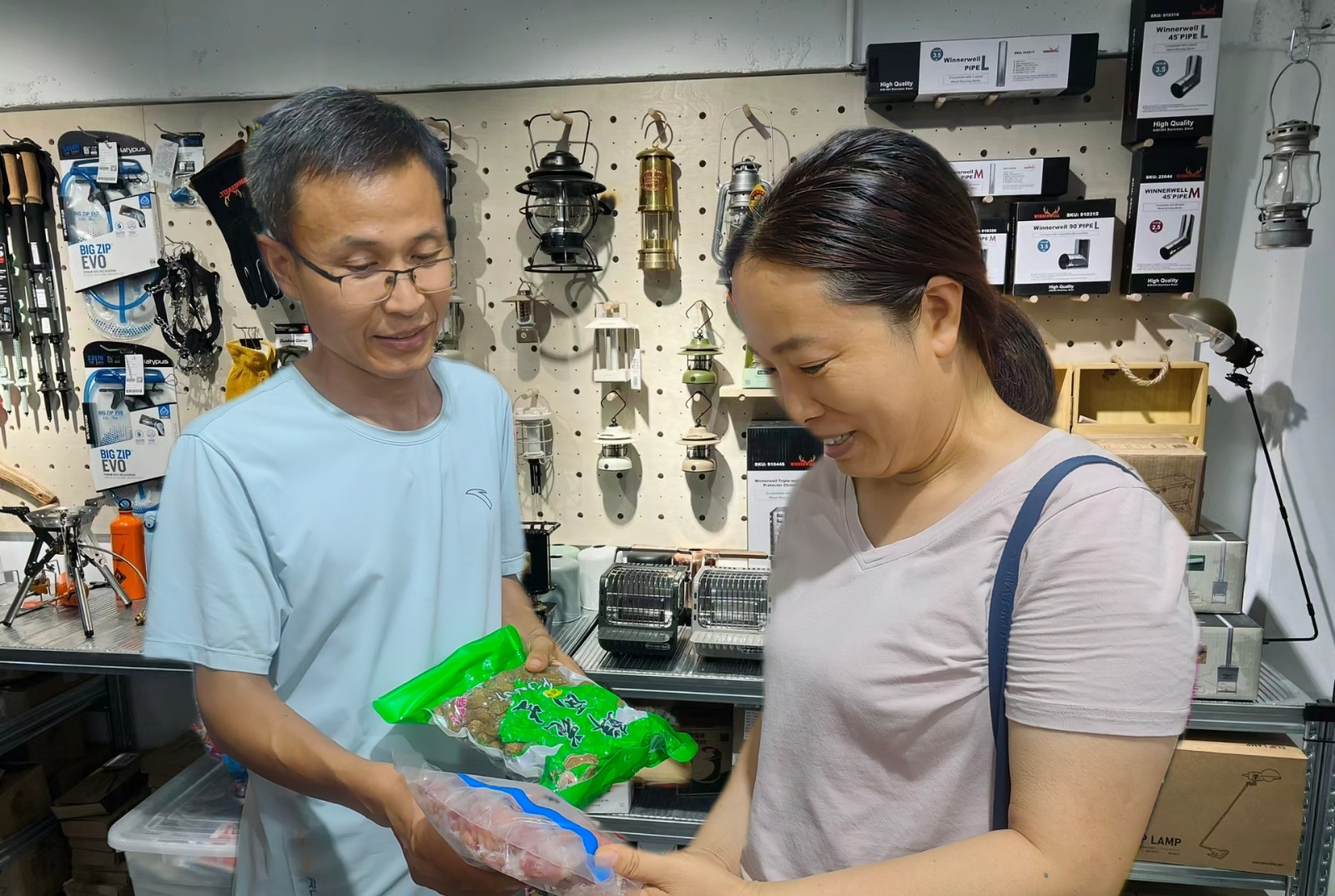 火” 乡村里的“诗与远方”AG真人帐篷下的“人间烟(图2)